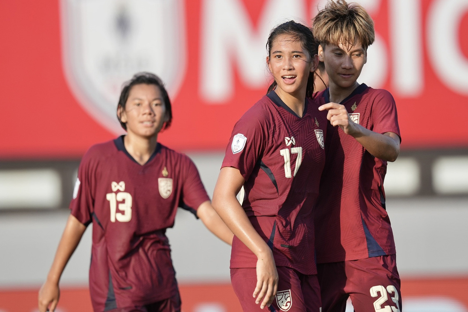 Changsuek - Nu Thai Lan.jpg