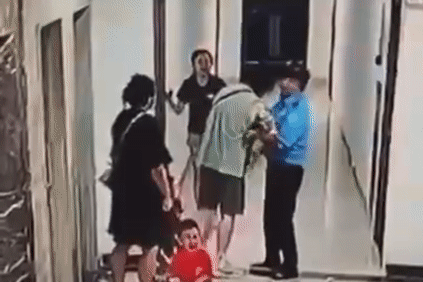 Động thái mới nhất của Công an Hà Nội vụ người đàn ông xăm trổ đánh dã man cô gái