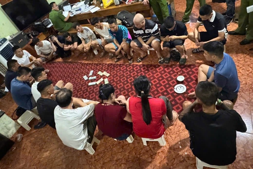 Đột kích xới bạc 'khủng' ở Phú Thọ, cảnh sát kêu gọi Nguyễn Văn Thiết đầu thú