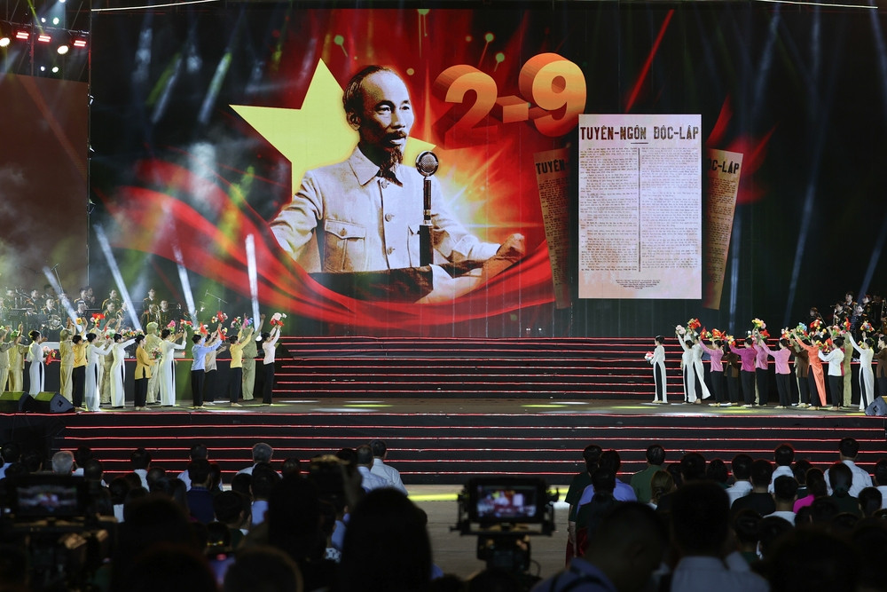 'Dưới cờ vinh quang' - trường ca nghệ thuật tôn vinh Quân đội nhân dân Việt Nam