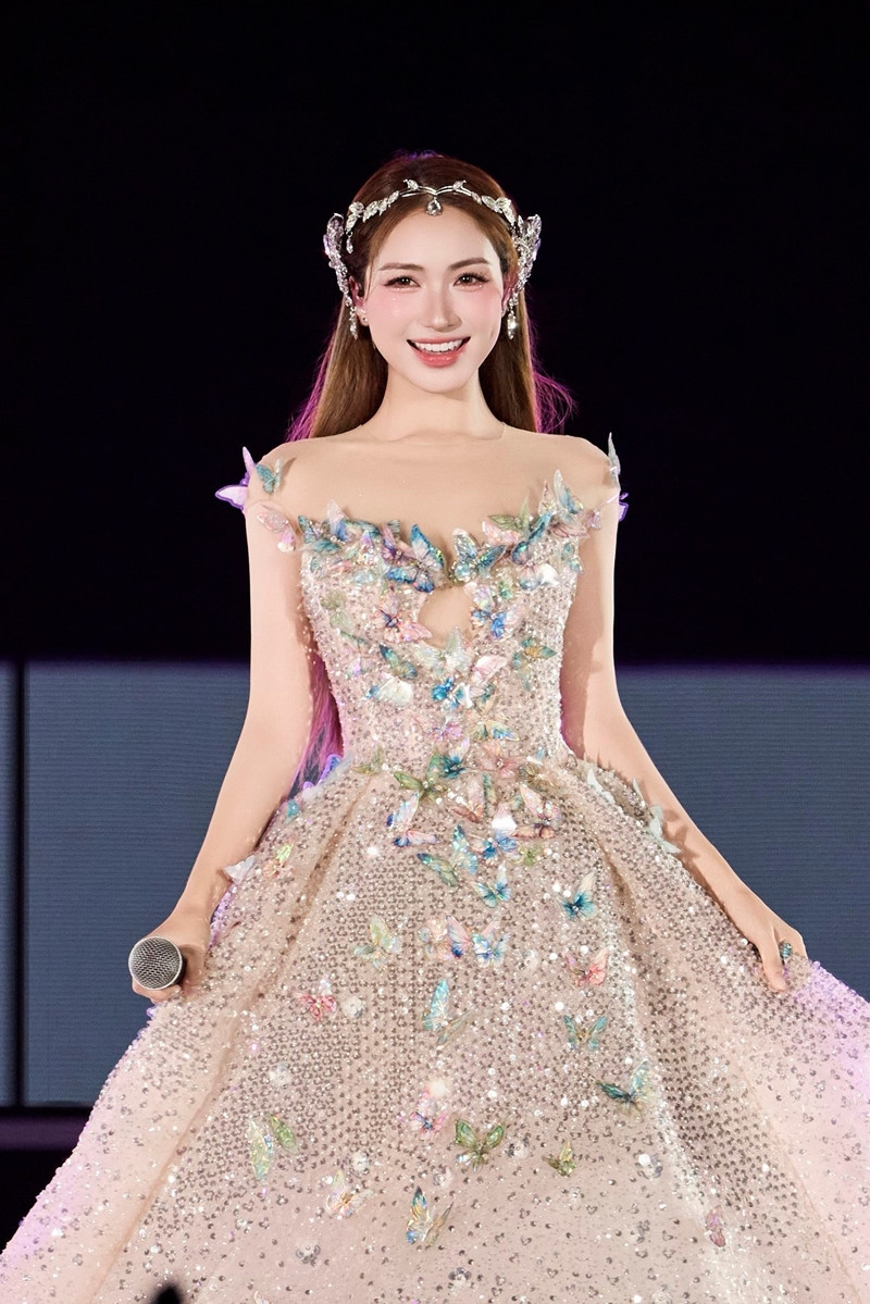 hoa minzy.jpg