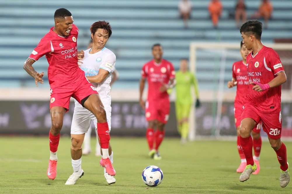 Ngoại binh chất lượng đổ bộ V-League: Được và mất với cầu thủ nội