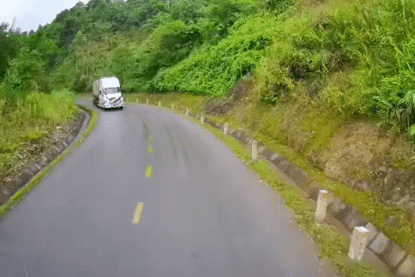 Nóng trên đường: Đi ẩu, thiếu quan sát, tài xế tự gây hoạ cho mình và người khác