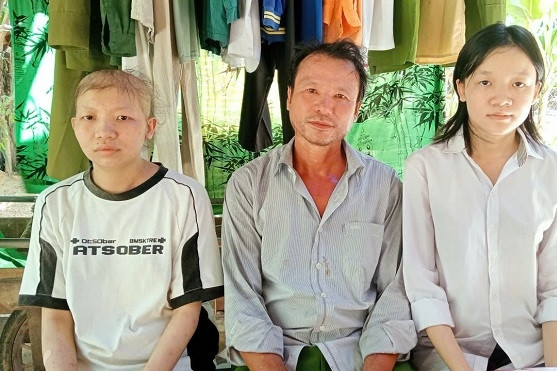 Thủ khoa nghèo có nguy cơ phải dừng học vì mẹ mất, bố trầm cảm, chị ung thư