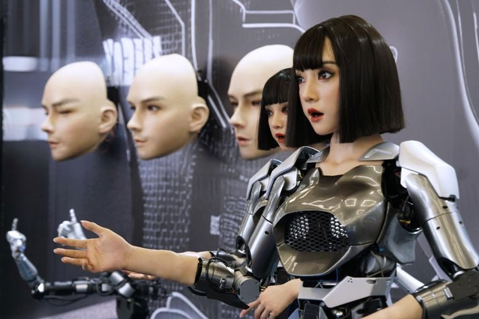 Trung Quốc ra mắt siêu thị robot hình người: Cuộc đua nghìn tỷ USD khốc liệt