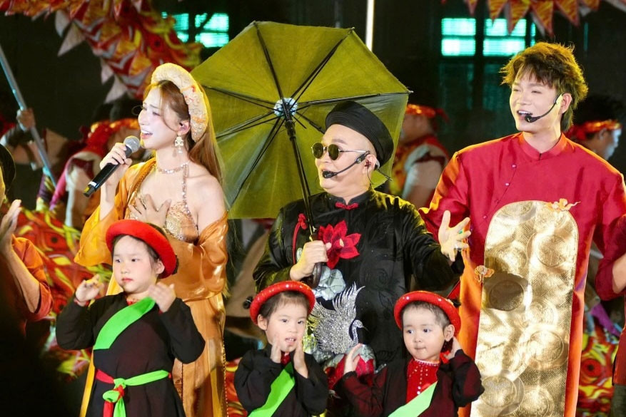 Tuấn Cry đu dây trên không diễn 'Bắc Bling' ấn tượng với NSƯT Xuân Hinh, Hòa Minzy
