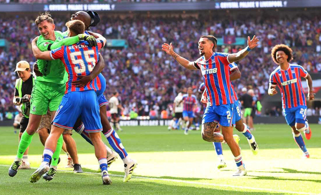 www_thesun_co_uk justin devenny crystal palace celebrates 1015548398.jpg