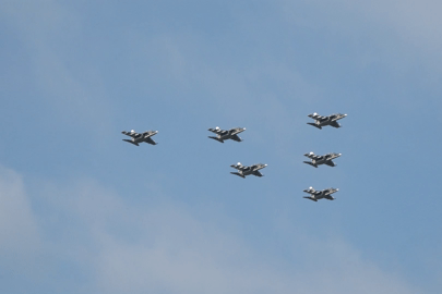 Xem biên đội máy bay đa nhiệm Yak-130 'bật tăng lực, vòng chiến đấu'