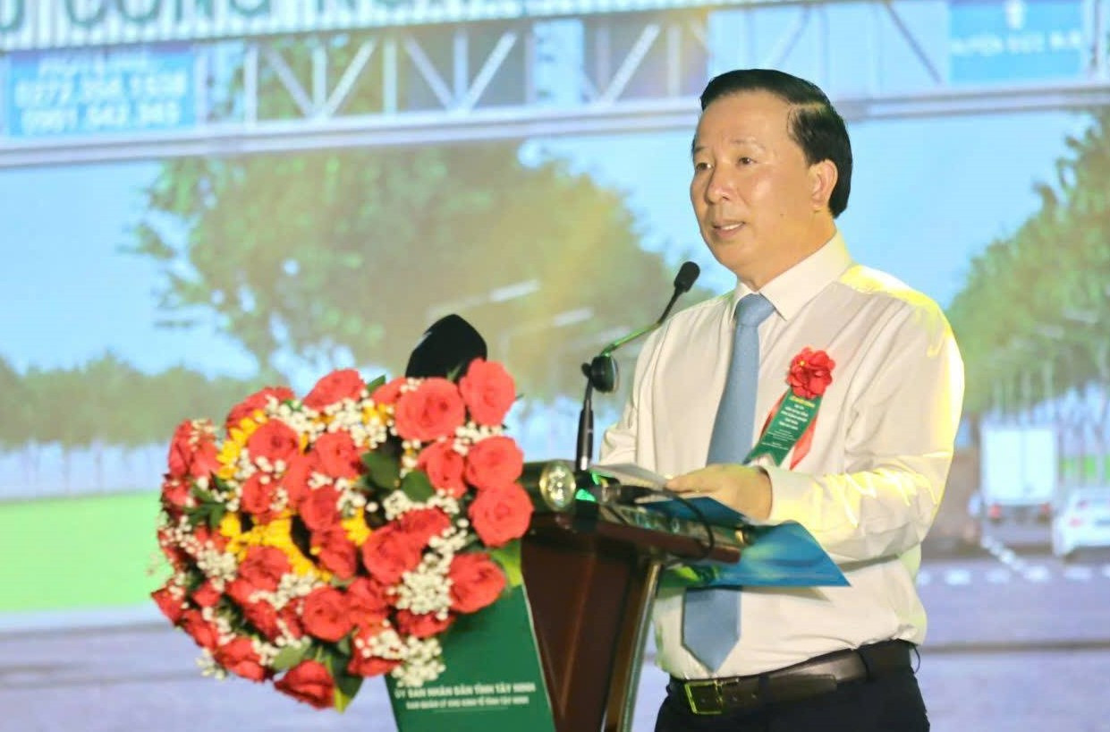 02 Chu tich UBND tinh Nguyen Van Ut.jpg