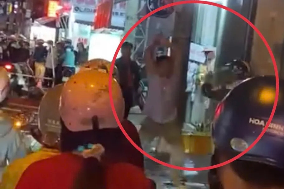 Bản tin trưa 11/8: Khởi tố 2 người dùng hung khí đánh nhau giữa đường ở TPHCM