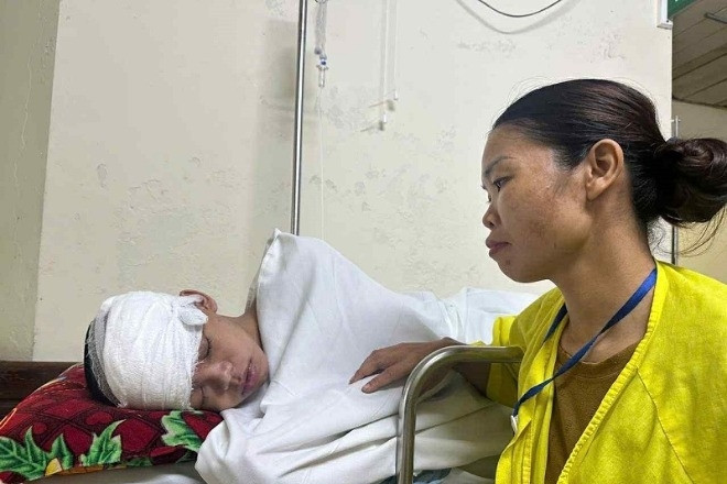 Bố câm điếc, người mẹ nghèo vay nợ giành giật sự sống cho con đang nguy kịch