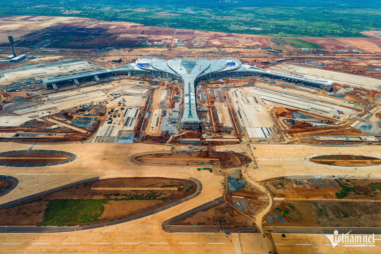 Bộ Xây dựng nêu ý kiến việc chuyển đường bay quốc tế từ Tân Sơn Nhất sang Long Thành