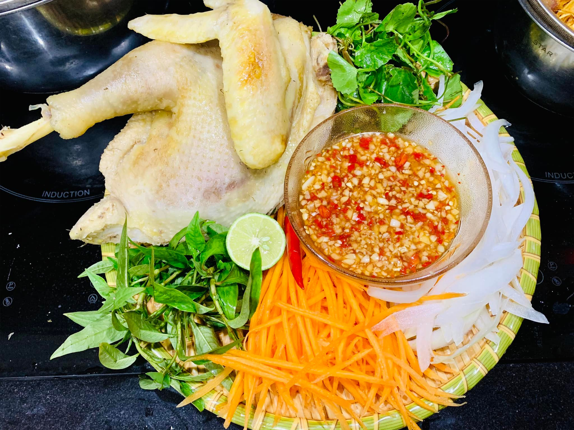 cach lam mon nom thit ga luoc.png