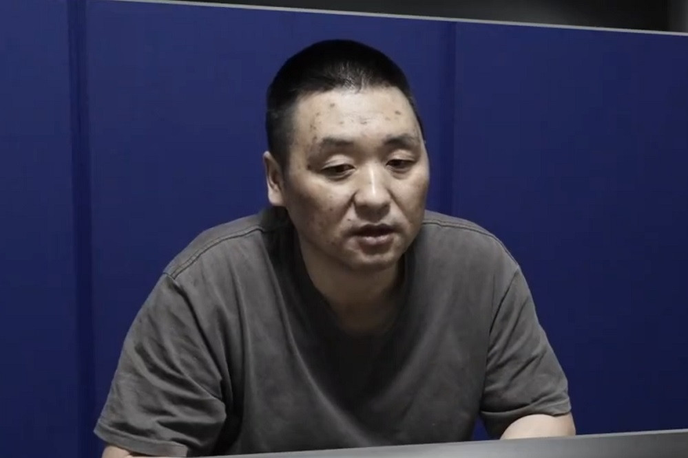 Cận cảnh kho tiền, rượu giấu dưới ruộng ngô của quan tham Trung Quốc