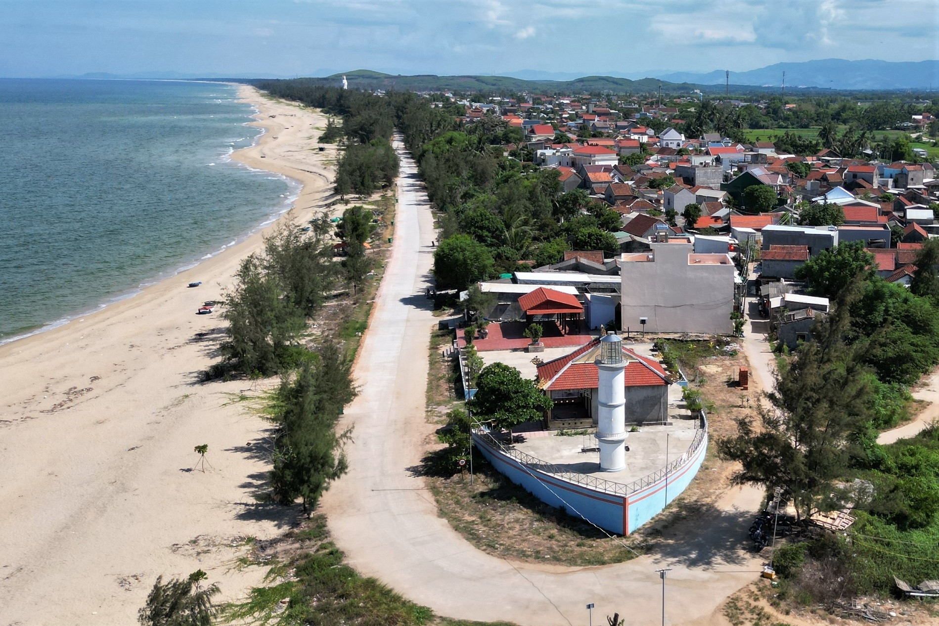 Cận cảnh tuyến đường ven biển 1,7 km khiến 9 cán bộ, giám đốc 'ngã ngựa'