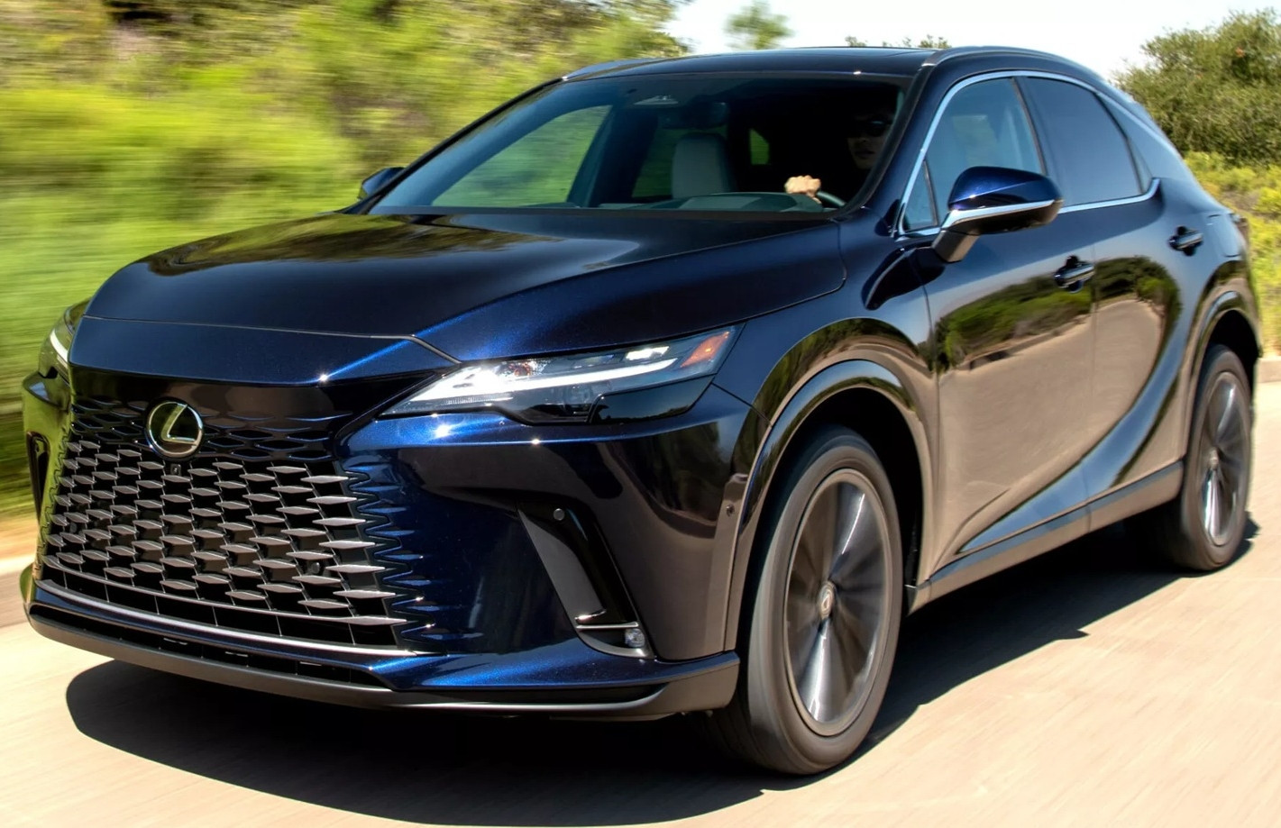 Chủ xe sang Lexus RX kiện Toyota vì lệnh triệu hồi khiến xe mất giá