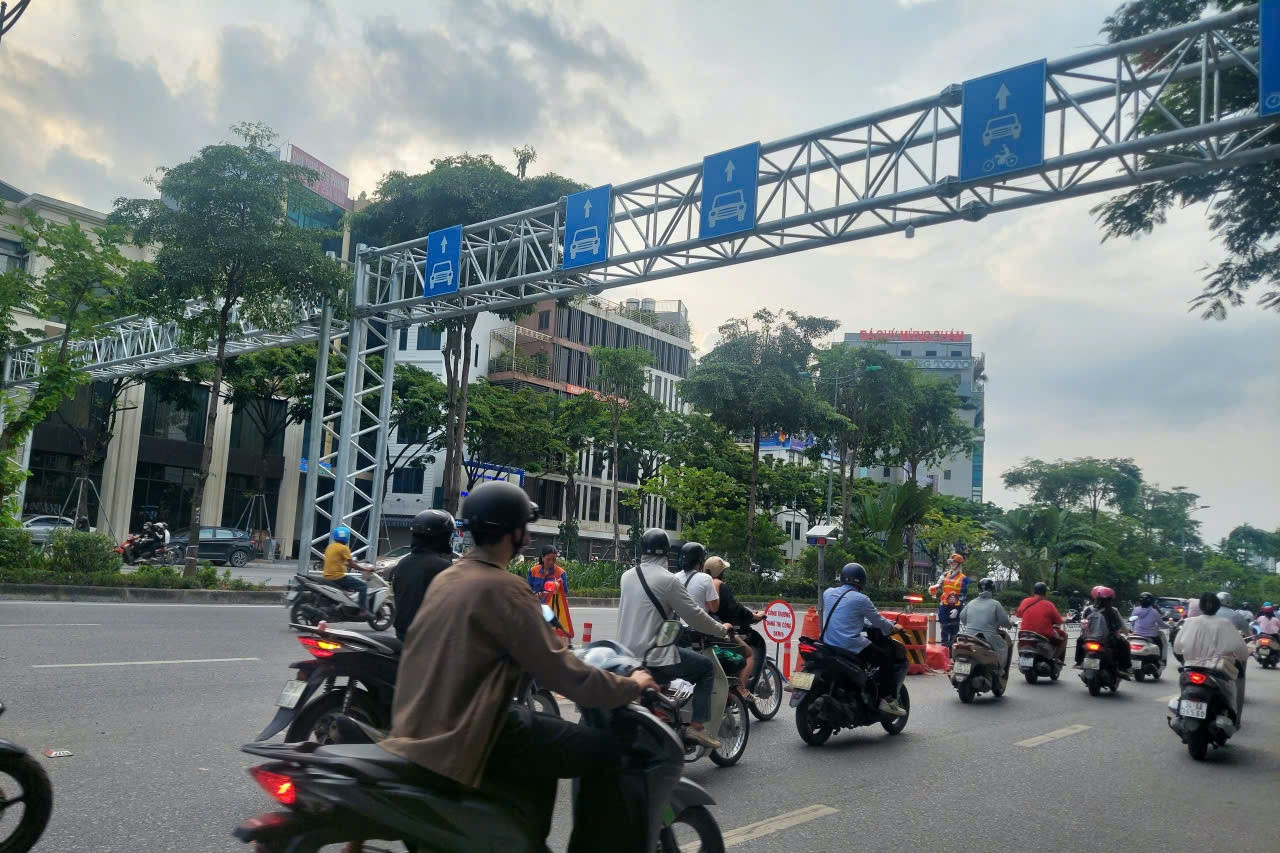 Hà Nội phân làn giao thông để thi công thoát nước đường Võ Chí Công