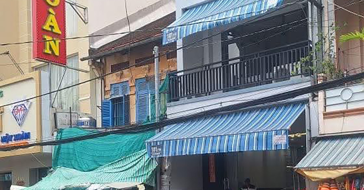 Hai vợ chồng tử vong tại nhà riêng, trên người có nhiều vết thương