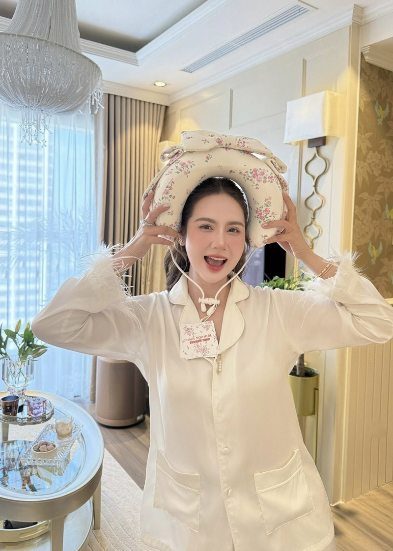 huyen lizzie.jpg
