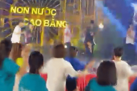 Nam dancer đột tử khi đang biểu diễn trên sân khấu