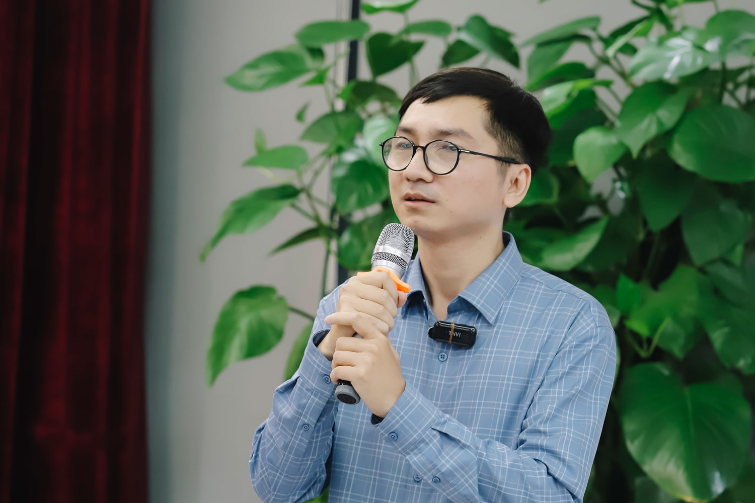 Nhà văn viết sách chữa lành từ 'cú rơi' của chính mình