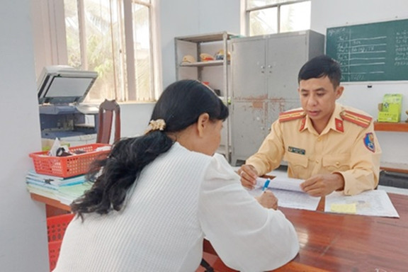 Nữ tài xế 64 tuổi lái ôtô ngược chiều trên quốc lộ nhận quyết định xử phạt