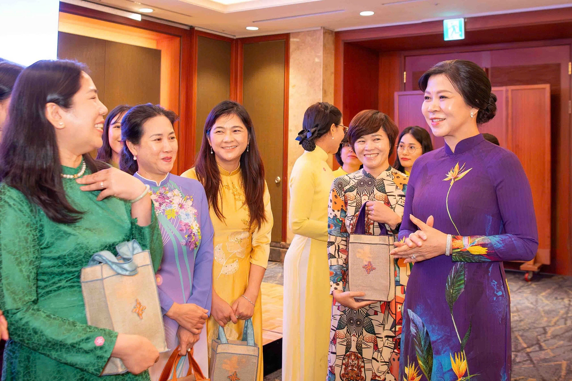 Phu nhân Ngô Phương Ly gặp gỡ các cô dâu Việt Nam tại Hàn Quốc