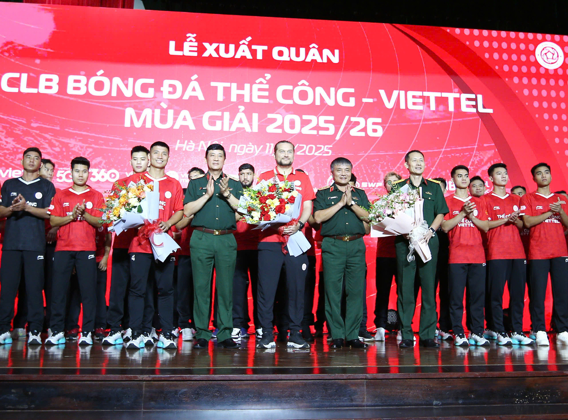 the cong viettel 2.jpg
