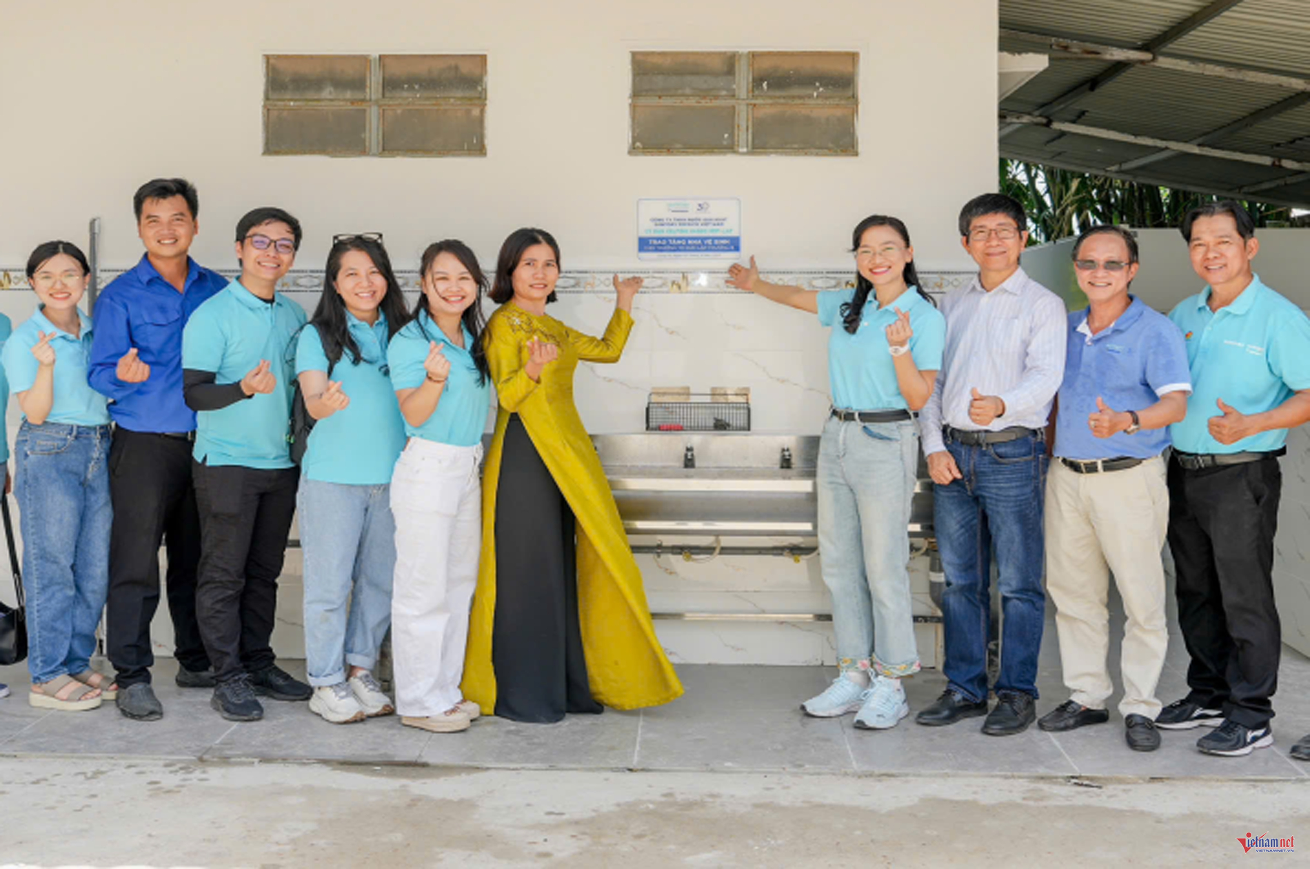 W-trao công trình nước sahj.png