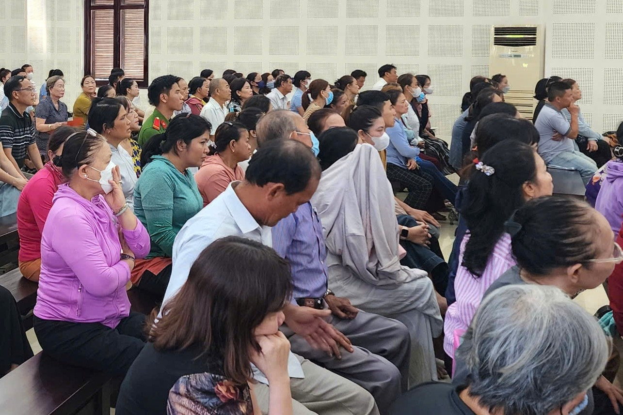 Xét xử chủ tịch, giám đốc lừa gần 140 tỷ đồng, bị hại ngồi kín phòng