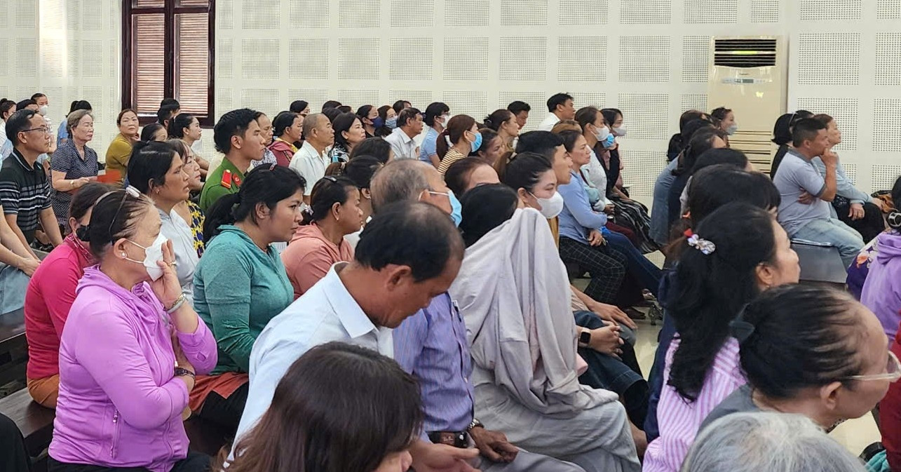 Xét xử chủ tịch, giám đốc lừa gần 140 tỷ đồng, bị hại ngồi kín phòng