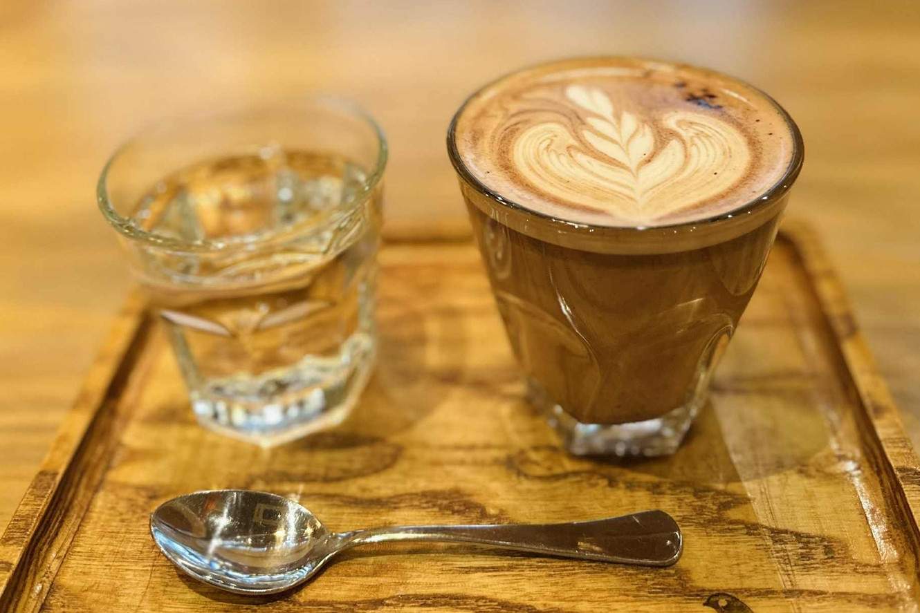 Các nhà khoa học cảnh báo người thích uống cà phê vào buổi tối