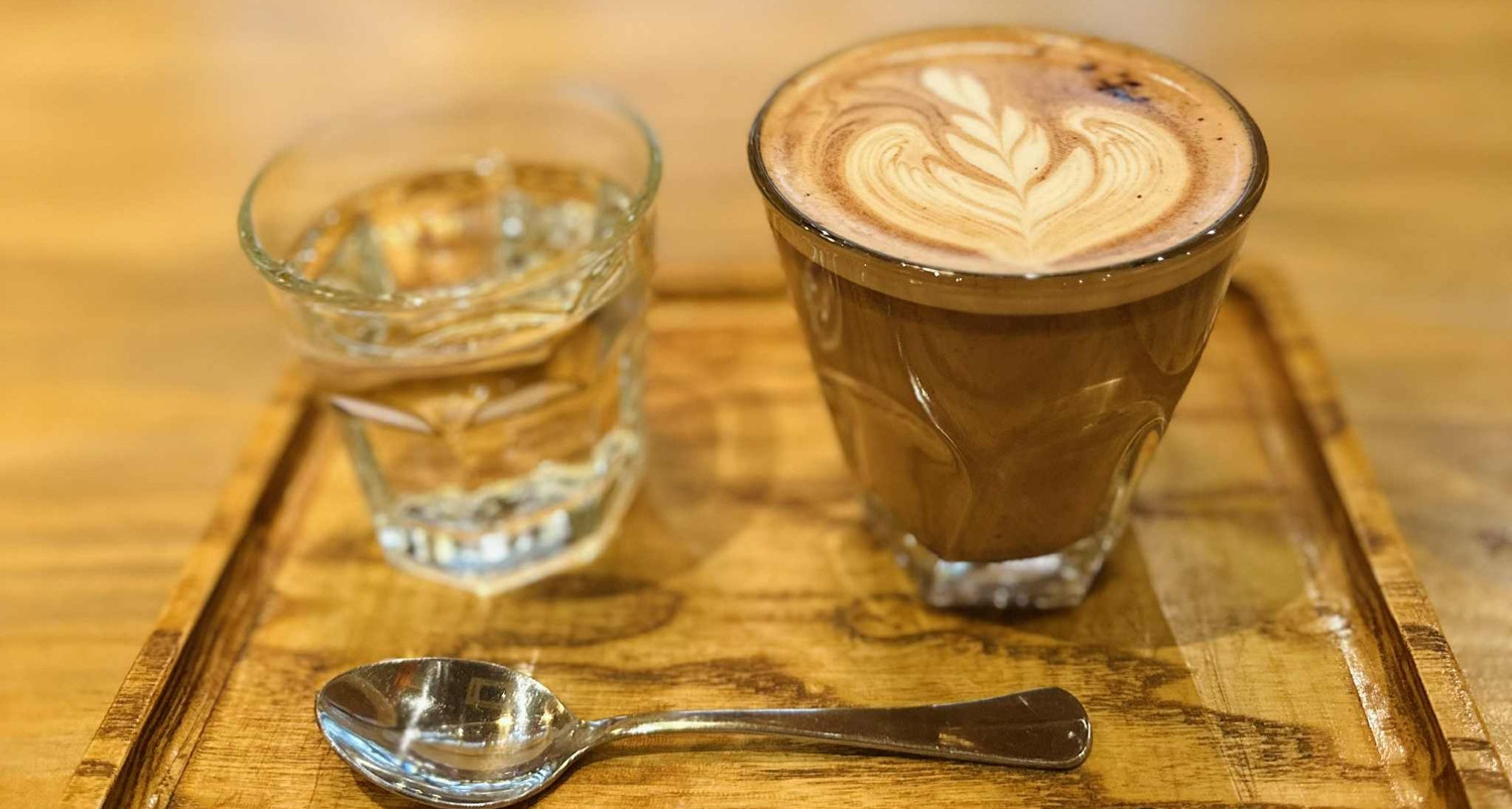 Các nhà khoa học cảnh báo người thích uống cà phê vào buổi tối