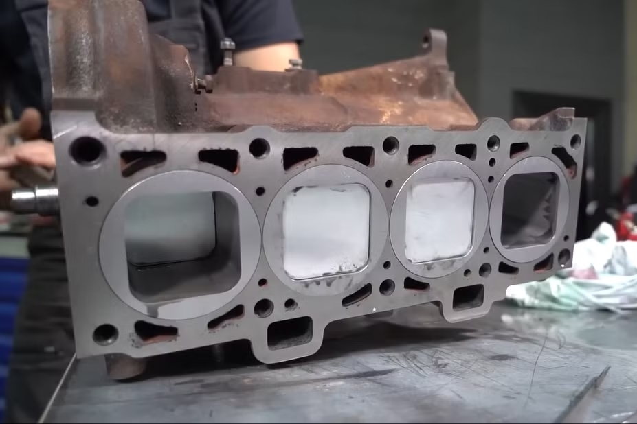 Chuyện gì sẽ xảy ra khi xi-lanh và piston của động cơ là hình vuông?