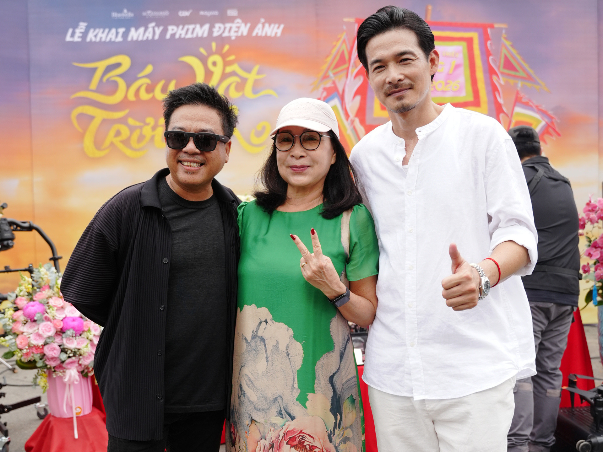 ĐẠO DIỄN LÊ THANH SƠN, NSND HỒNG XUÂN & QUÁCH NGỌC NGOAN.jpg
