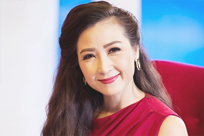 Diễn viên Khánh Huyền tuổi 54 mãi trẻ đẹp, sống thảnh thơi bên ông xã kín tiếng