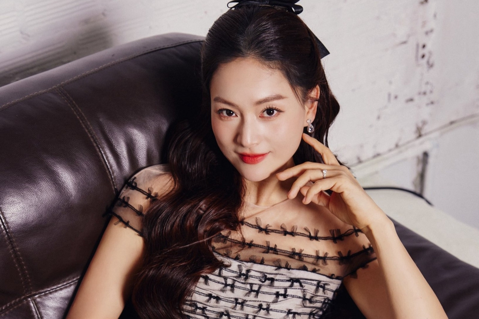 Diễn viên Lan Phương trở lại đóng phim VTV giữa lúc ly hôn chồng Tây