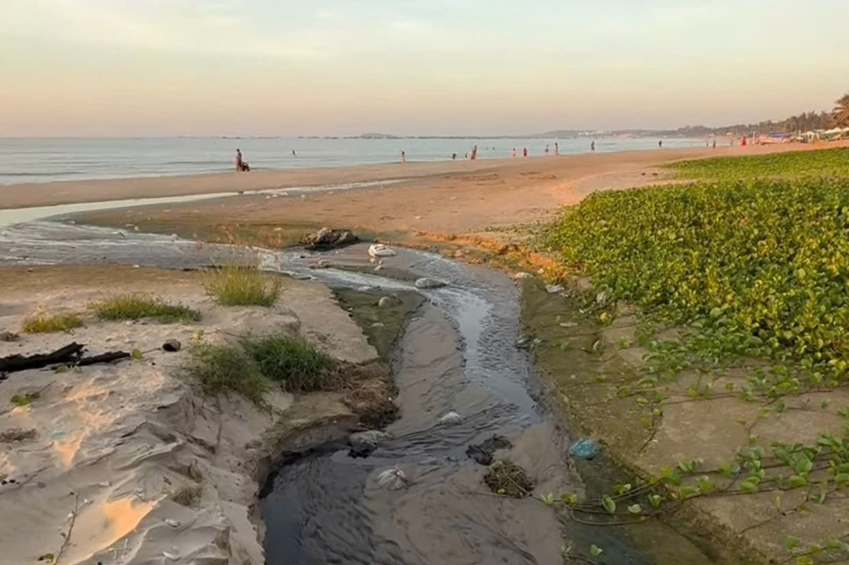 Dòng nước đen đặc rợn người chảy ra biển Mũi Né, Lâm Đồng chỉ đạo khẩn