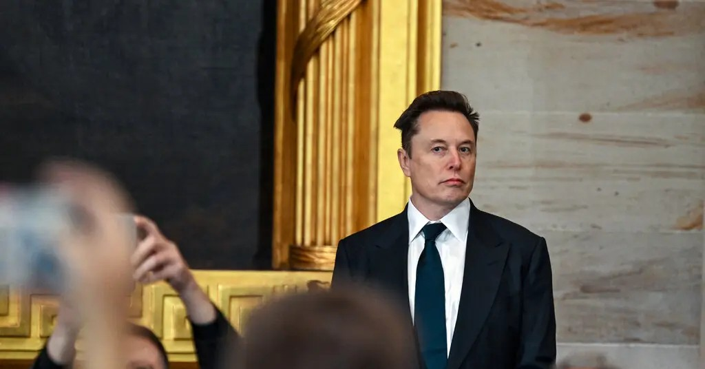 Elon Musk dọa kiện Apple
