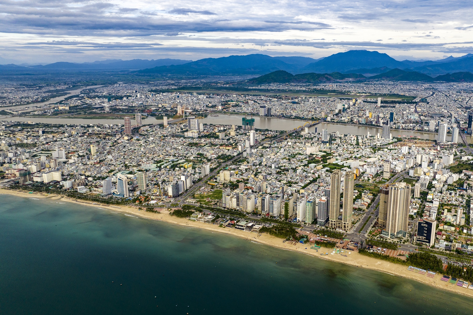 Khi thu ngân sách ở nhiều tỉnh 'no nê' từ đất