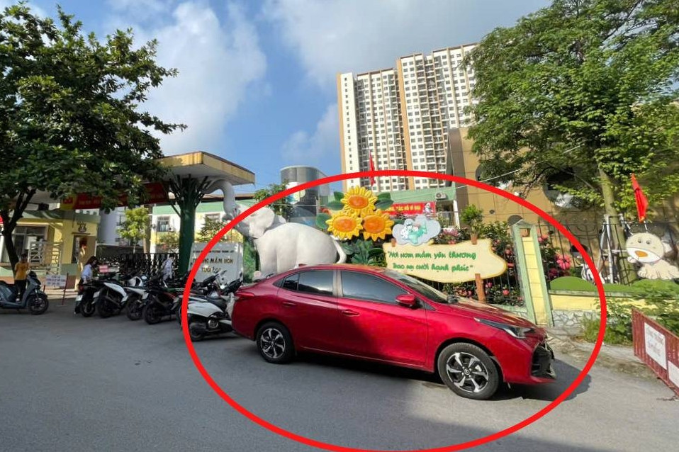 Ô tô 'đỗ lì' trước cổng trường học bị xử phạt ra sao?