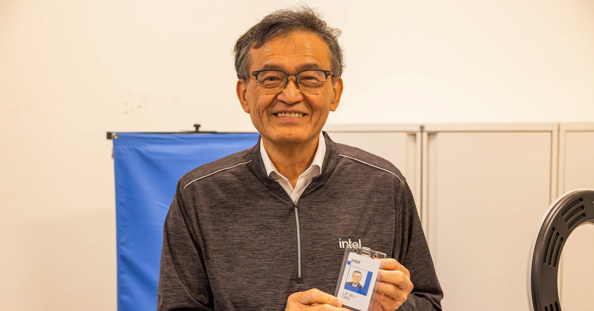 Ông Trump đổi giọng, khen CEO Intel "thành công" sau khi đòi sa thải