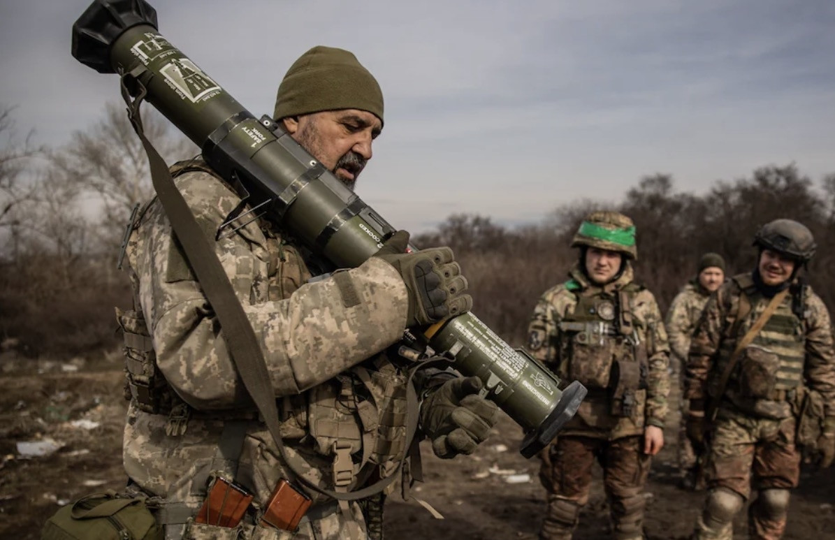 Quân Ukraine đối mặt với hàng loạt vòng vây của Nga ở Donbass