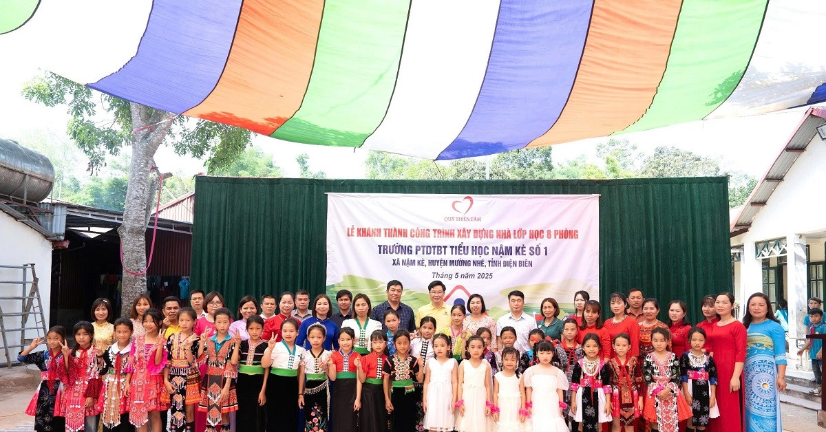 Quỹ Thiện Tâm đón nhận Huân chương Lao động hạng Nhất