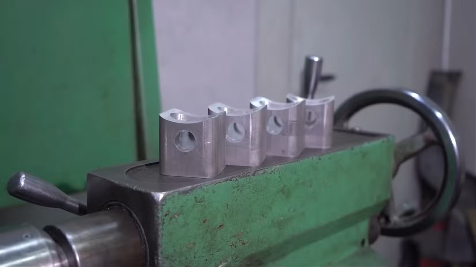 square cylinder lada 4.avif