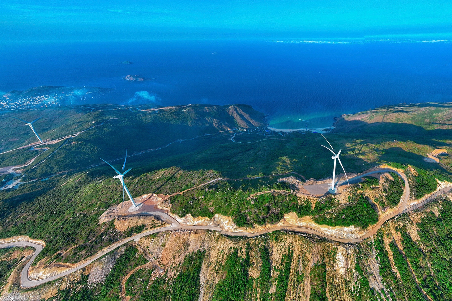 Thủ tướng yêu cầu các dự án đường bộ ven biển vượt tiến độ ít nhất 3 tháng