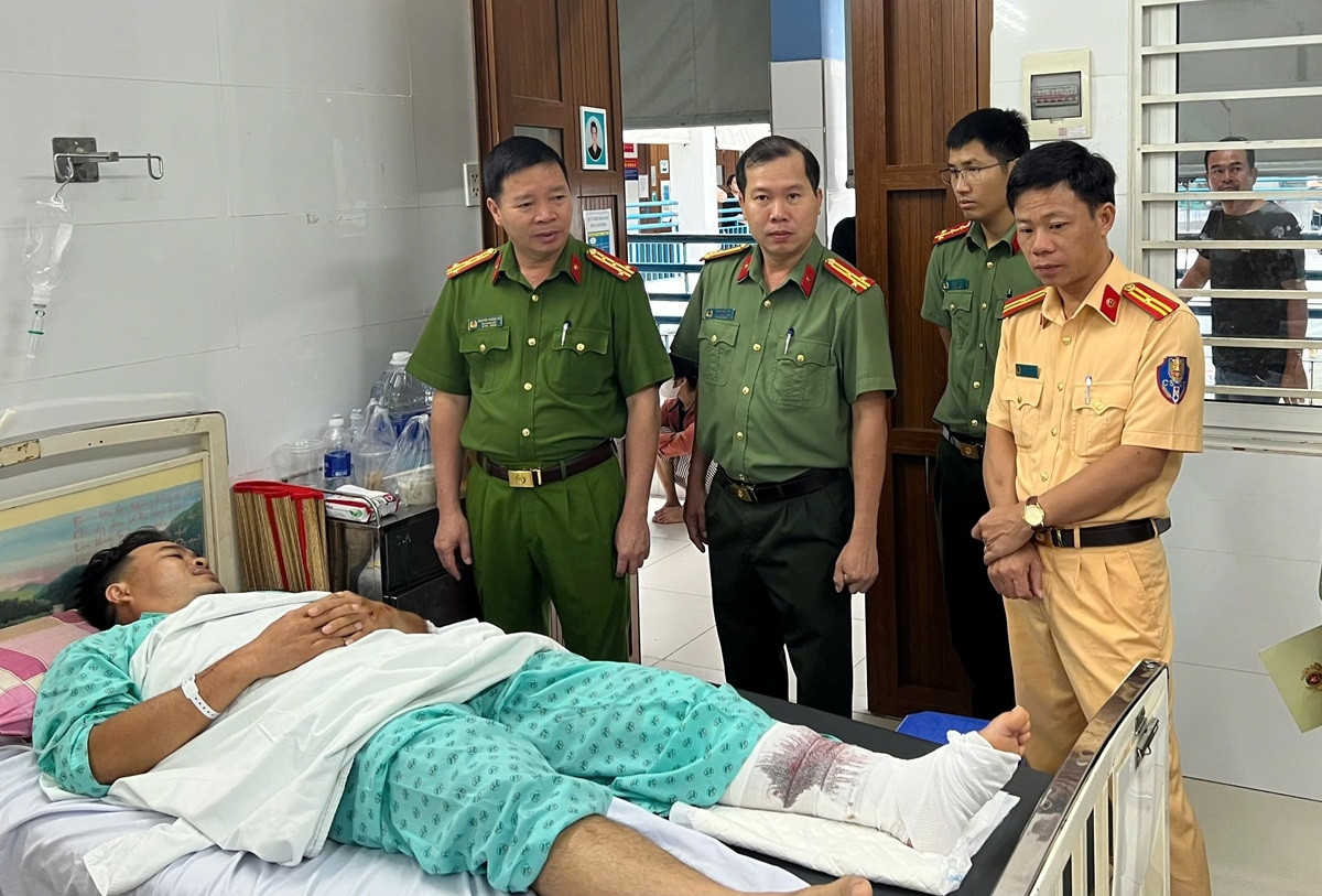 Trung tá cảnh sát bị người vi phạm giao thông tông gãy chân