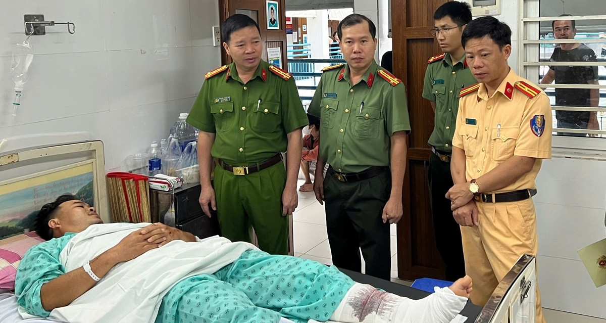 Trung tá cảnh sát bị người vi phạm giao thông tông gãy chân