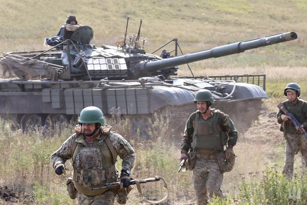 Ukraine bác việc Nga đạt ưu thế ở Donetsk, Hungary từ chối nghị định ủng hộ Kiev