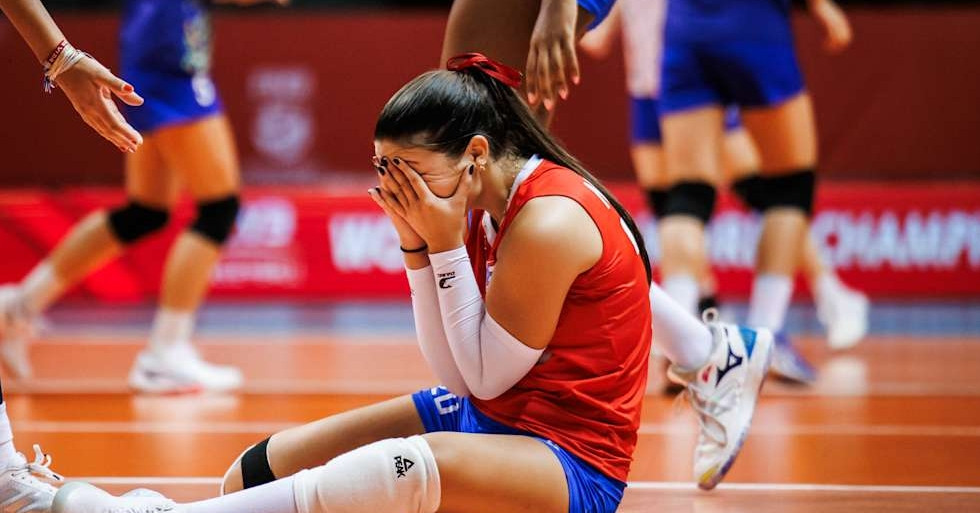 VĐV bóng chuyền Puerto Rico ôm mặt khóc vì thua U21 Việt Nam